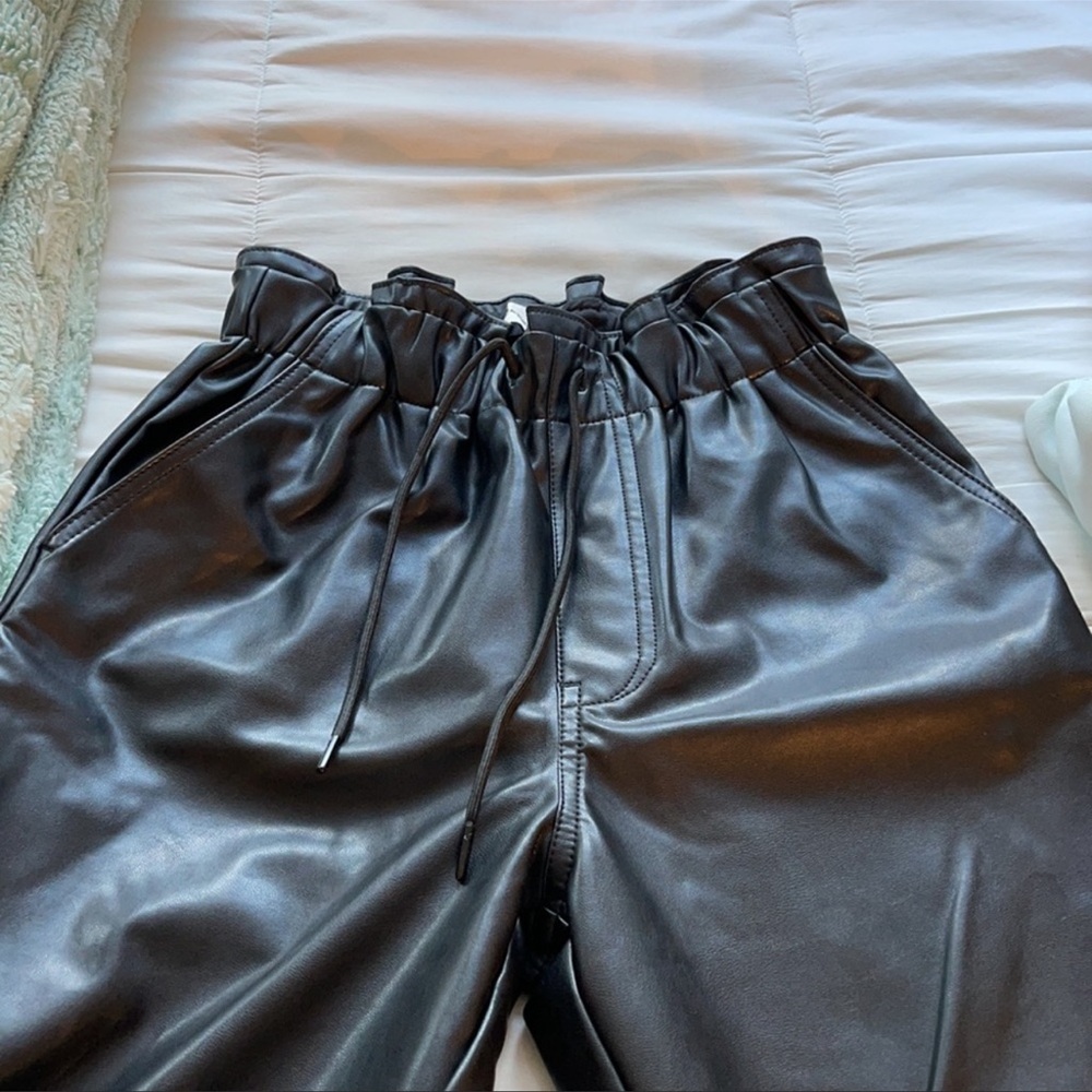 NWT! Abercrombie black vegan leather joggers in xs